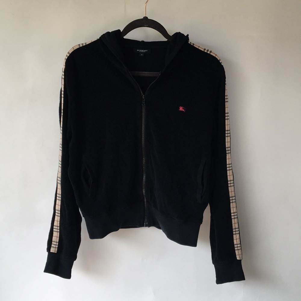 Burberry hoodie with Equestrian Knight embroidery.